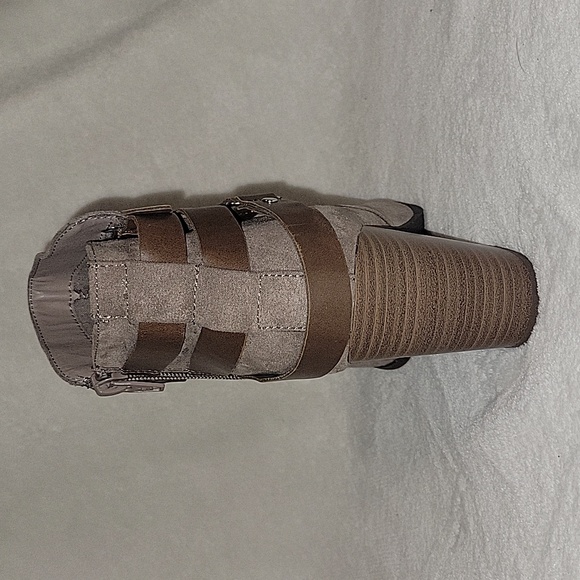 NWOT Taupe Brown 2in Thick Booties - Picture 2 of 5